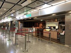 目的のお店・添好運に到着しました！
まだ誰も並んでいませんでしたが、徐々に並び始めました。
中で食べる人と持ち帰りの人で列が分かれており、
事前に赤の中国語か青の外国語の注文票にチェックするとスムーズです。

私は看板メニューをお持ち帰りしました。
無事に購入し、街に出ることにします。