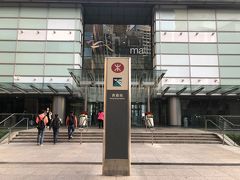 30, 40分ほどで目的地の香港駅周辺に到着しました。
初めての場所でどこで降りたのかも分かりませんでしたが、
10分くらいぐるぐるして、ようやく香港駅の入口に到着しました。