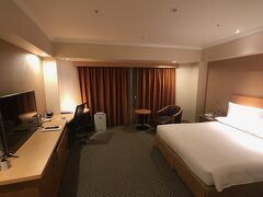 本日のお宿はこちら、ヒルトン成田。HILTON QUEENで予約しましたが、ステータス持ちなのでアップグレードしていただきました。