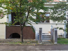 9/28（金）
今日はカウナスを回ってから、ビリニュスへ向かう予定です

カウナスといえば日本のシンドラーと呼ばれる杉原千畝氏が執務していた場所
杉原氏はナチスに迫害されるユダヤ人に日本の通過ビザを発給し、多くの命を救った正義の人
当時の領事館が今も現存し、今は記念館として見学することができます