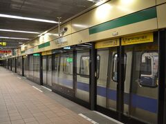 松山新店線で2駅、北門駅に到着です。

今回の試みは「北門駅から桃園MRT台北駅まで歩いてみる」こと。桃園MRTの台北駅、元々の台北駅からは微妙に離れていて、北門駅のほうが近かったりします。