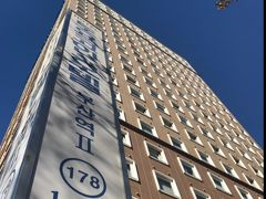 ホテルに戻ってチェックイン。写真は翌朝撮ってます。
シングルを3部屋予約。記念価格でひとり4400円ちょっと。とってもお得に泊まれました。