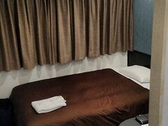 初日の仕事終わり！

蒲田のビジネスホテルへ「アーバイン」。
部屋は狭い・・、
ですがビジネスなので仕方ないですね、でもとてもキレイでした！