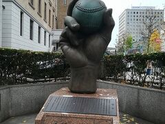 歩いて東京駅を目指します。

日本野球発祥だって。
カープが来年も優勝できますように！
祈願、４連覇！日本一！！
あと丸の人的補償でいい若手が獲れますように！