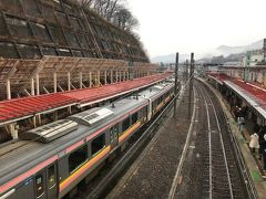 再び戻ってきた水上駅。
越後湯沢に向かう次の下り電車が来るまで50分もあるので、一度外に出ましょうか。