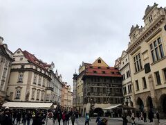 プラハの町歩きは、旧市街からがおすすめ。
中心部に位置し、アクセスもよく賑わっています。
