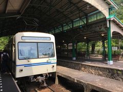 　叡山電鉄出町柳駅から電車で１５分、八瀬比叡山口駅 に到着しました。