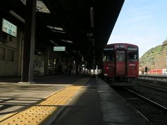 人吉駅 (JR九州) ／人吉温泉駅 (くま川鉄道)