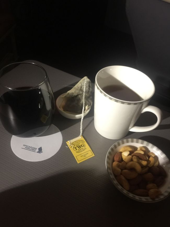 赤ワインと　コーヒーと　ナッツと<br />ナッツには　ピーナッツが入ってなかった、、