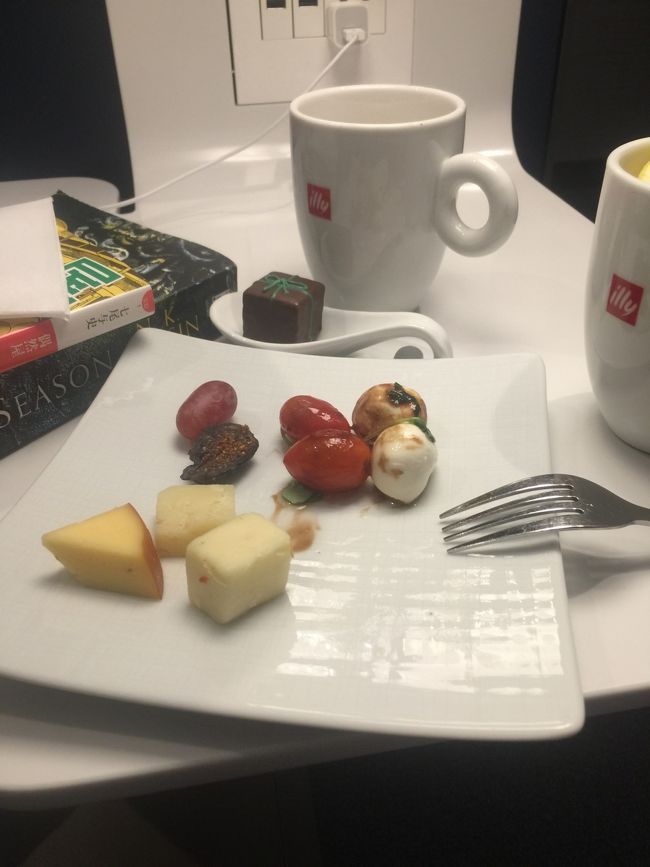 夜だけど　モツァレラにチーズ、、