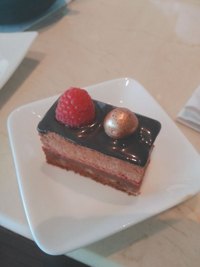 娘が頂いたチョコケーキ。