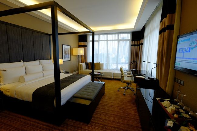 ホテルのご厚意でアップグレード。<br />プールを見下ろす角部屋にして戴きました。