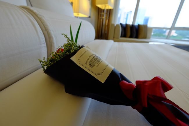 結婚記念日だったので、チェックインの際にお祝いのお花をいただきました。