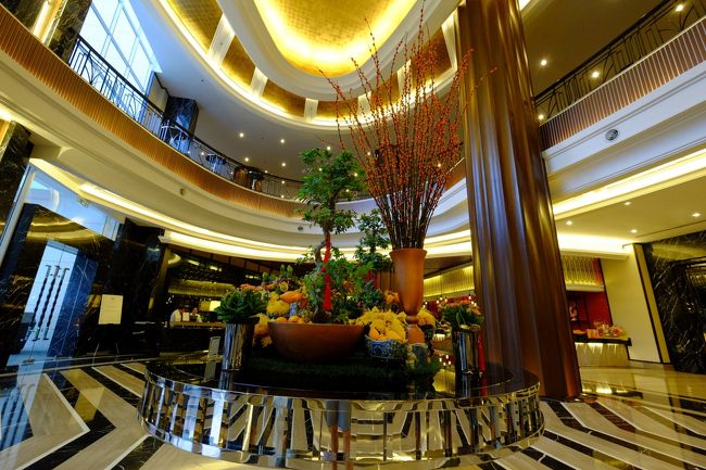 豪華なエントランス。<br />こちらのロビーはいつもピカピカに磨かれていてキレイです。