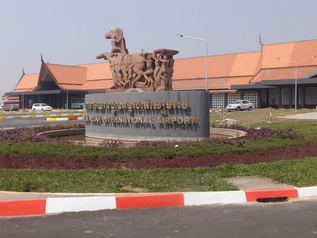 シェムリアップ空港です。中心街から車で10分ほどのところにあります。