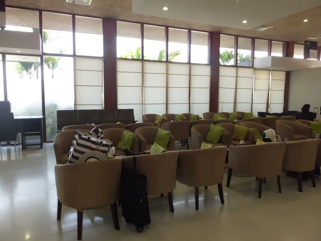 装飾なく殺風景なラウンジです。