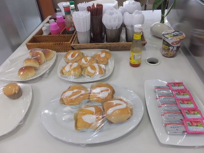 軽食もラップされている状態で置かれています。