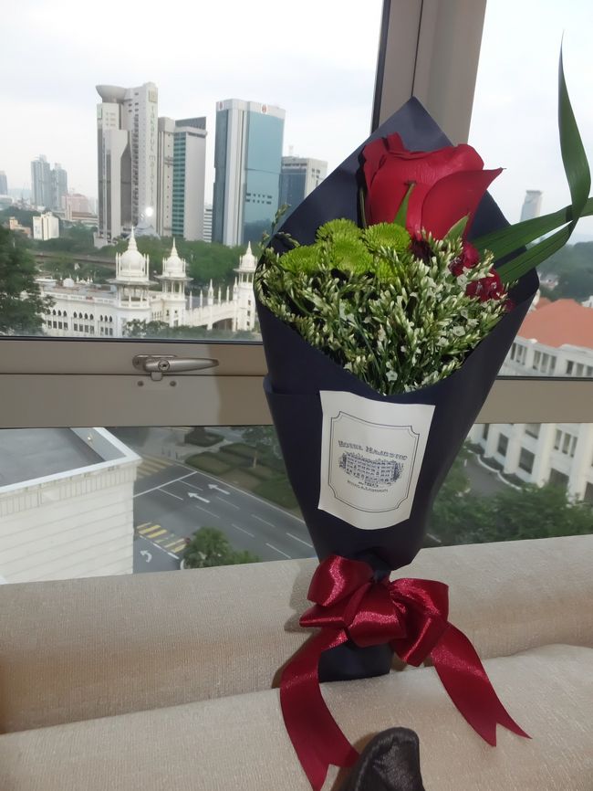 白亜のKL駅と一緒に…。