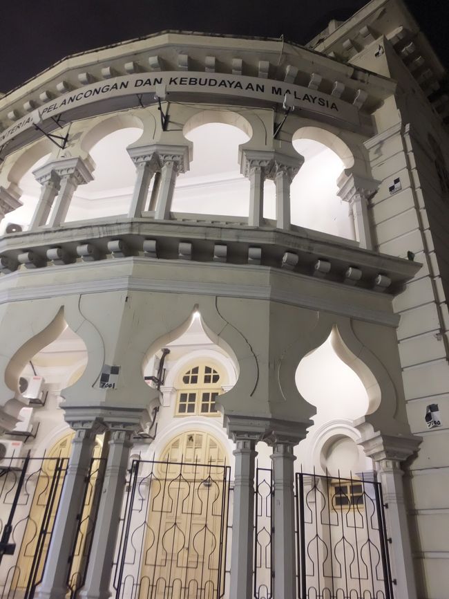 拝観の時間はとうに超えていますので、外観のみ。