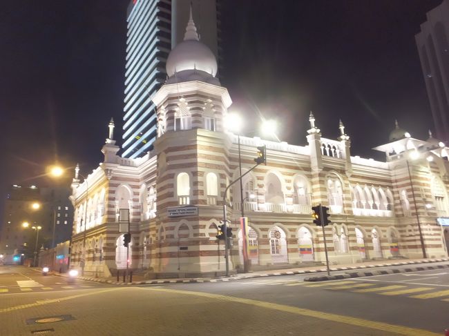 誰もいない、車も通らないので、綺麗な写真が撮れました。