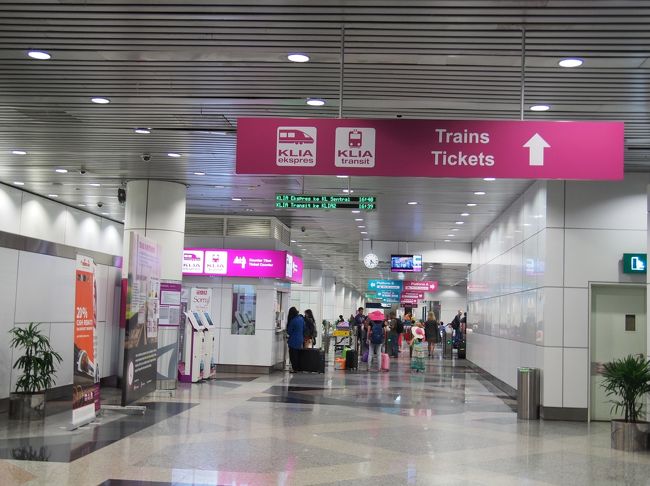 KLIAの特急でHOTELに向かいます。