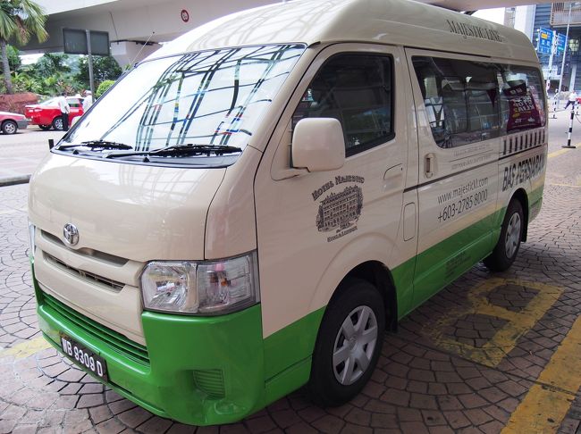 20分ほど待つと、我らが「マジェスティックホテル」のシャトルが到着!!<br />乗客は私たちだけでした。