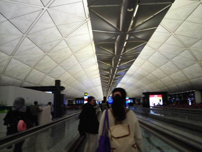 帰りはバスで空港へ。<br />深夜便だけど、早く空港につきすぎて時間を持て余してしまいました。<br />帰りも爆睡のうちにあっという間に羽田へ。<br />２泊で十分香港を満喫できました。<br />お疲れさまでした～！