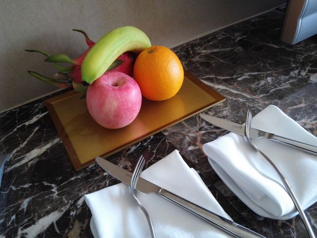 お部屋のウエルカムフルーツ。<br />一部屋分だけ頂きましたが、こちらはこのまま手つかず…。<br /><br />