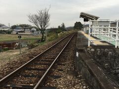 阿波大谷駅で下車。ホームに何もない。風景画みたいです。