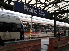 プラハに到着！！
前来たときは、空港に直接来て、確か、友達に迎えに来てもらって送ってもらったから電車は初めて。
