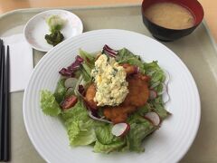 写真はプリンス西館のレストラン・ウエストサイドでのチキン南蛮定食。