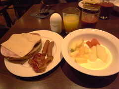 オスロでの最後の朝食です。
毎日、同じものを食べているなぁ～（笑）
