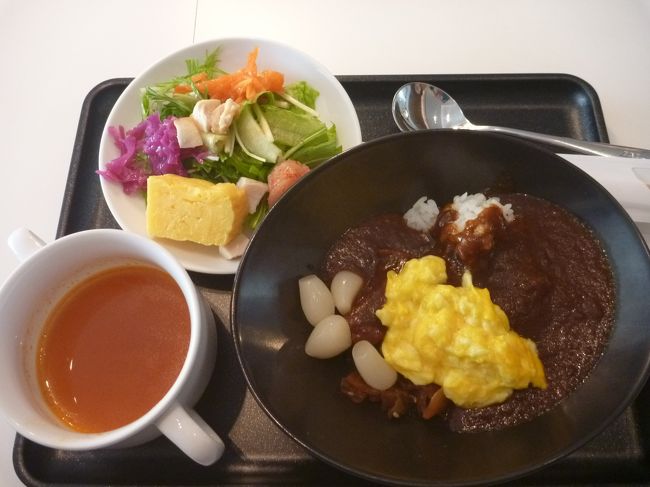 まずは、朝ご飯。<br /><br />いつものようにJALのラウンジへ。　私のお供で、友達も一緒に入れました。<br /><br />彼女は、テレビの旅行番組でどこかの航空会社のラウンジの様子を見ていたそうで、こちらも楽しみにしていたそうです。　初めてのラウンジ体験を楽しんでくれたみたいで、よかったよかった！！