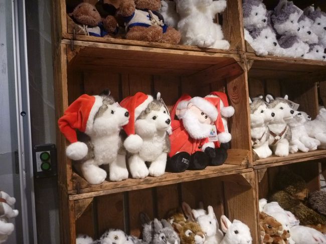 トナカイとサンタさん。<br /><br />ｶﾜ(・∀・)ｲｲ!!のたくさんで、癒される～。