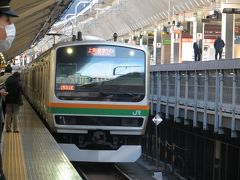 2. 東京07:54→川崎08:12（東海道線普通国府津行き）
乗車距離：18.2km（累計49.9km）

長い長い乗り換え通路を急いで抜け、東京駅10番線へ。東海道線（上野東京ライン）の15両編成の電車に乗り換え、川崎へ向かい、神奈川県に入ります。自分が乗った前10両はE231系でした。この辺りで体の調子が悪くなり、トイレに向かうことに...