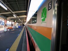 7:38　籠原駅に着きました。

前５両切り離しのため５分間停車します。
睡眠不足のため車内ではアクビの連発、ホームへ降りて目を覚まします。

7:43　籠原駅を発車しました。