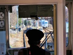 まもなく心臓血管センター駅に着きます。
駅名に人間の内臓器官の名称が2つも含まれるのは珍しいですね。正式名は「群馬県立心臓血管センター」です。