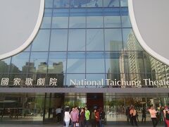 曲線が多い、台中国家歌劇院。