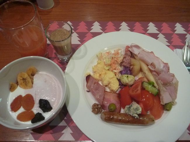 盛りだくさんの朝食になりました。<br /><br />いつもこの後で、クロワッサンとコーヒーで締めます。