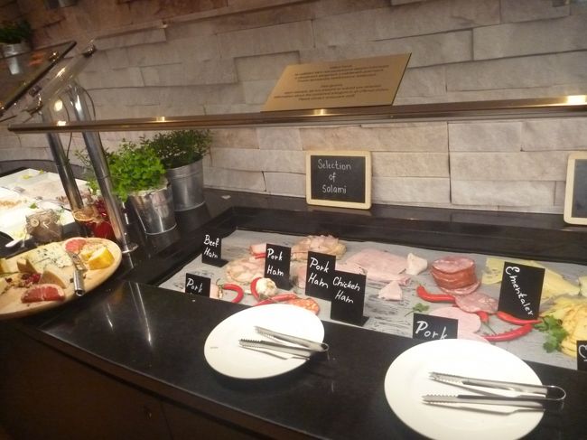 ハム・チーズいろいろ。<br /><br />種類多いです。