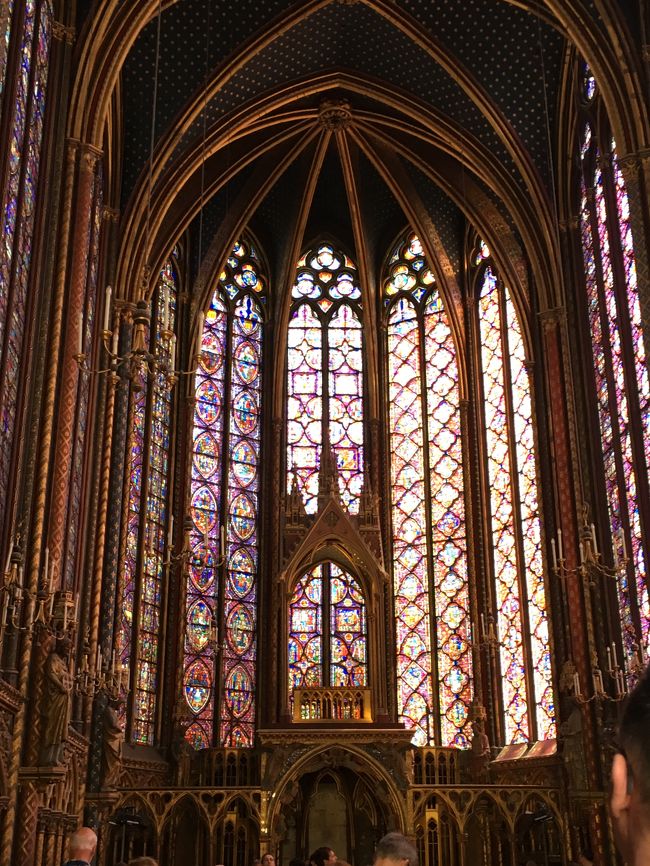 サント・シャペルにも行ってきました。<br />ここは、何度行っても圧巻。<br />前回行った時は、半分が工事中だったのですが、今回は全面見ることができたので、<br />とても感動しました。