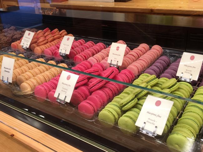 旅も終盤。<br />ルーブル界隈でモンマルトルというお店のマカロンを買いました。<br /><br />甘すぎず、おいしかったので自宅用にお土産で購入しました。<br /><br />お店の方もとっても感じのいい方でした。<br />