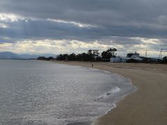 「大黒屋光太夫出帆の港」モニュメント/海岸公園からの鼓ケ浦海岸の望見です。