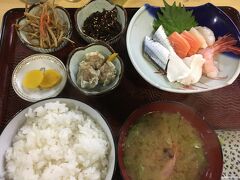 お刺身定食をいただきました。
サンマがあったのが嬉しい。
