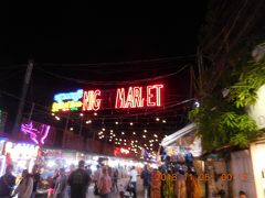夕食後は再びナイトマーケットを散策。色々なお土産を購入。