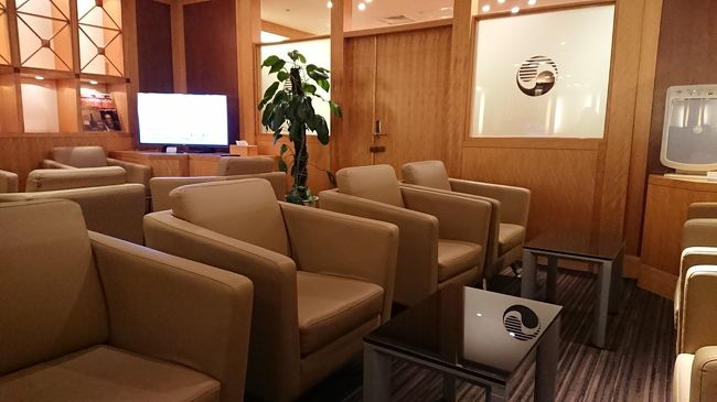 大韓航空のラウンジです。<br />おにぎり、パン、カップ麺等があります。<br />人が少なくて、落ち着きます。