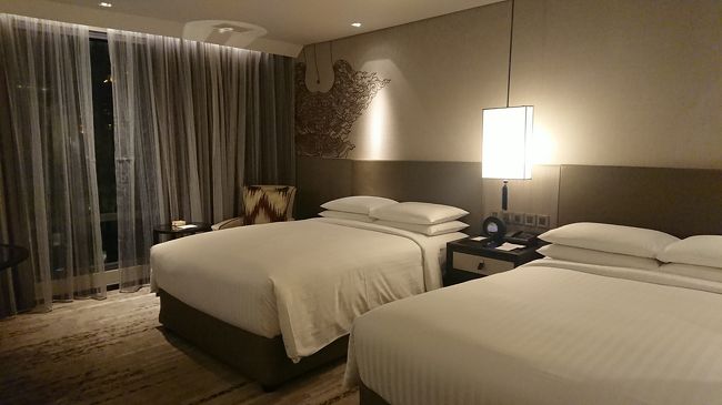 渋滞で、1時間以上かかってホテルに到着。<br />この日は、午前3時起きだったこともあってか、ぐったり疲れました。<br />