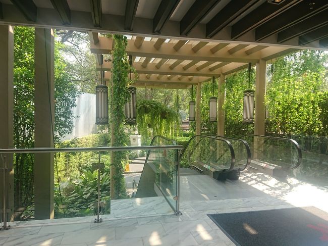 エスカレーターがあります。