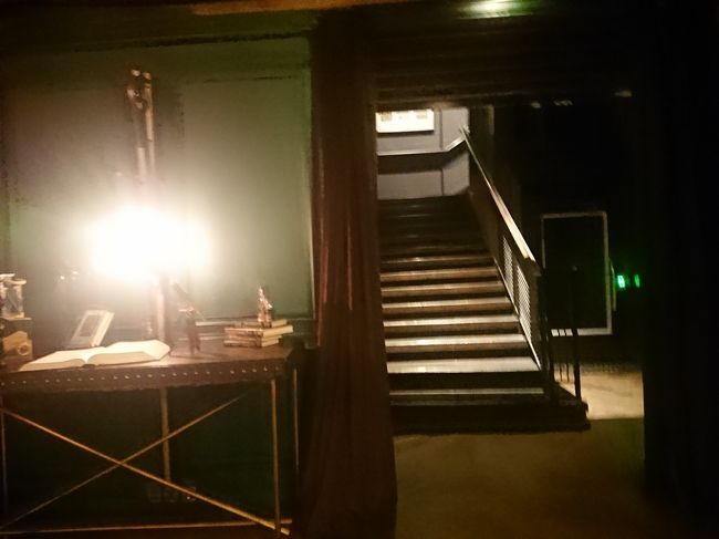 ここからは、階段で上がります。