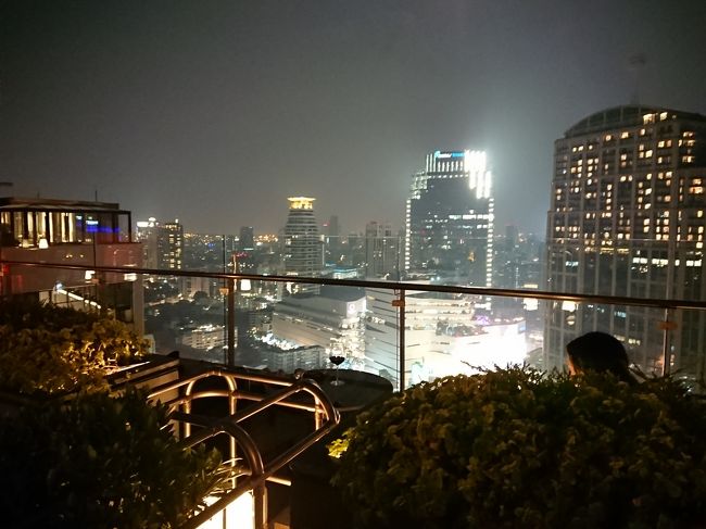 外側の席は、既に満席でした。